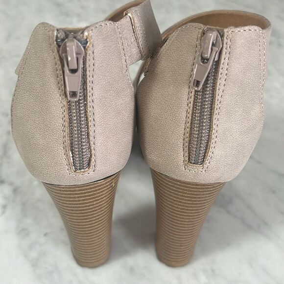 Report Women’s Taupe Tan Chunky Criss Cross Strappy Sandal Heel size 8.5 - Picture 2 of 9